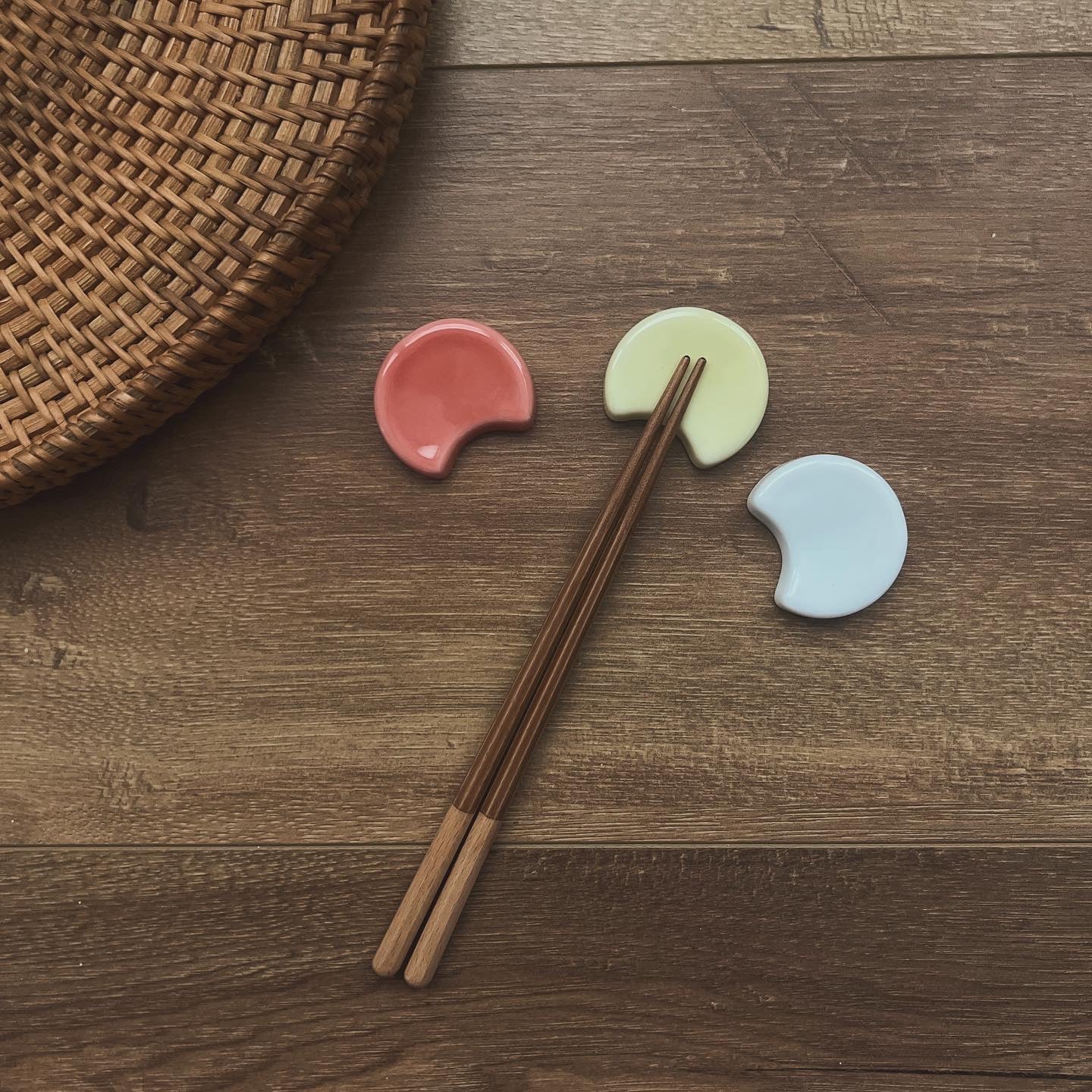 Moon chopstick rest